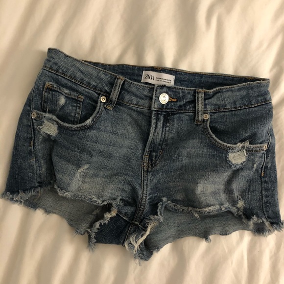 Zara Faded Jean Shorts - Picture 1 of 3